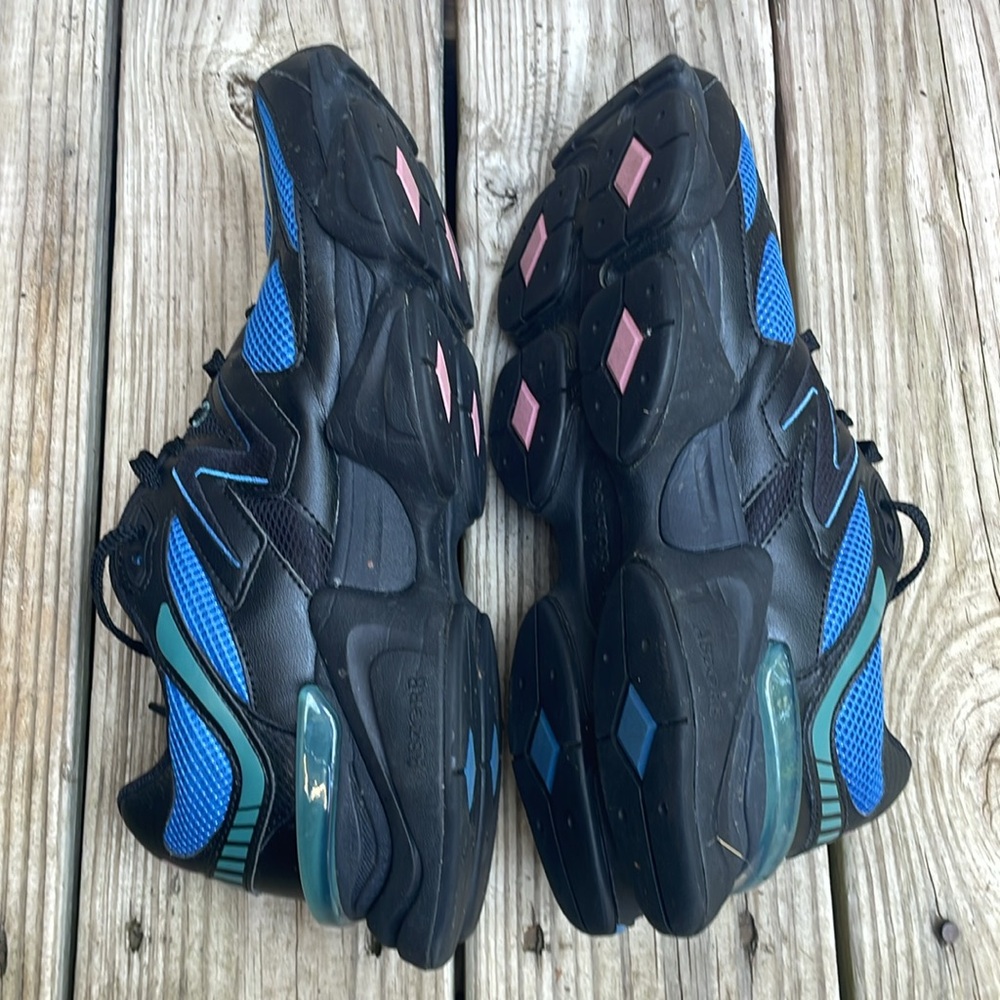 LIKE NEW- New Balance 9060- Black/Blue Sneakers M 10.5/ W 12 - Picture 11 of 13